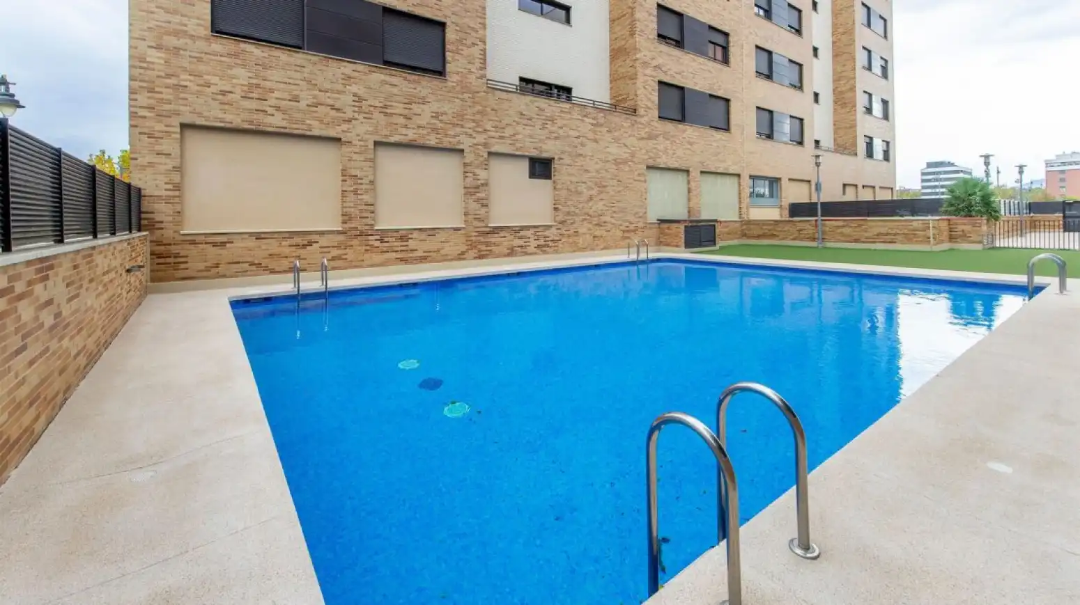 Piscina de Piso en venta en  Logroño con Aire acondicionado, Calefacción y Terraza