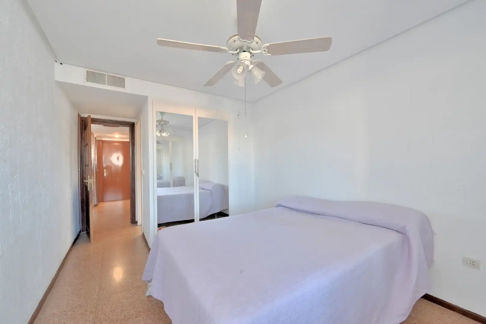 Habitación de Apartamento en venta en Torremolinos con Aire acondicionado, Terraza y Piscina
