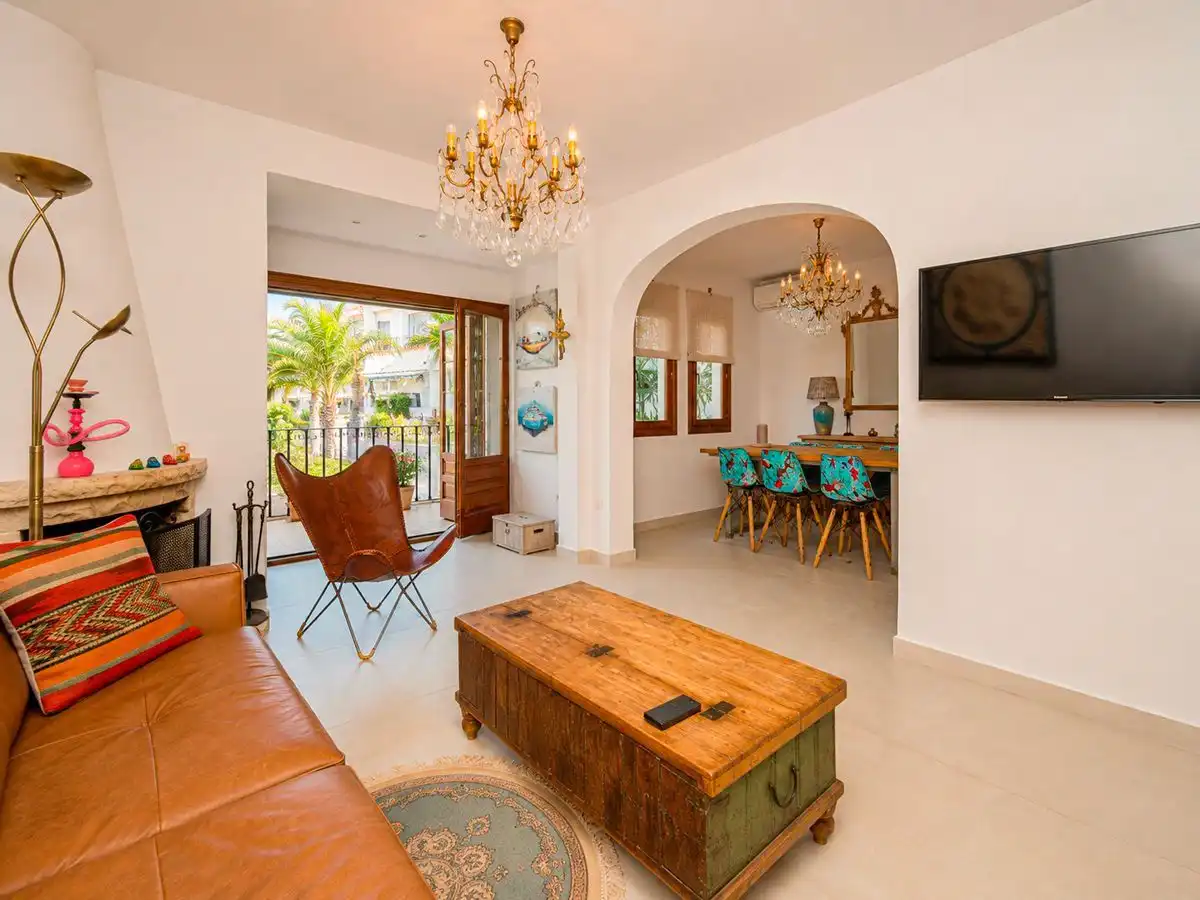 Sala de estar de Casa adosada en venta en L'Alfàs del Pi con Aire acondicionado, Calefacción y Jardín privado
