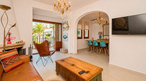 BONITO CHALET ADOSADO EN EL CORAZÓN DE ALBIR, A SOLO 500 METROS DE LA PLAYA