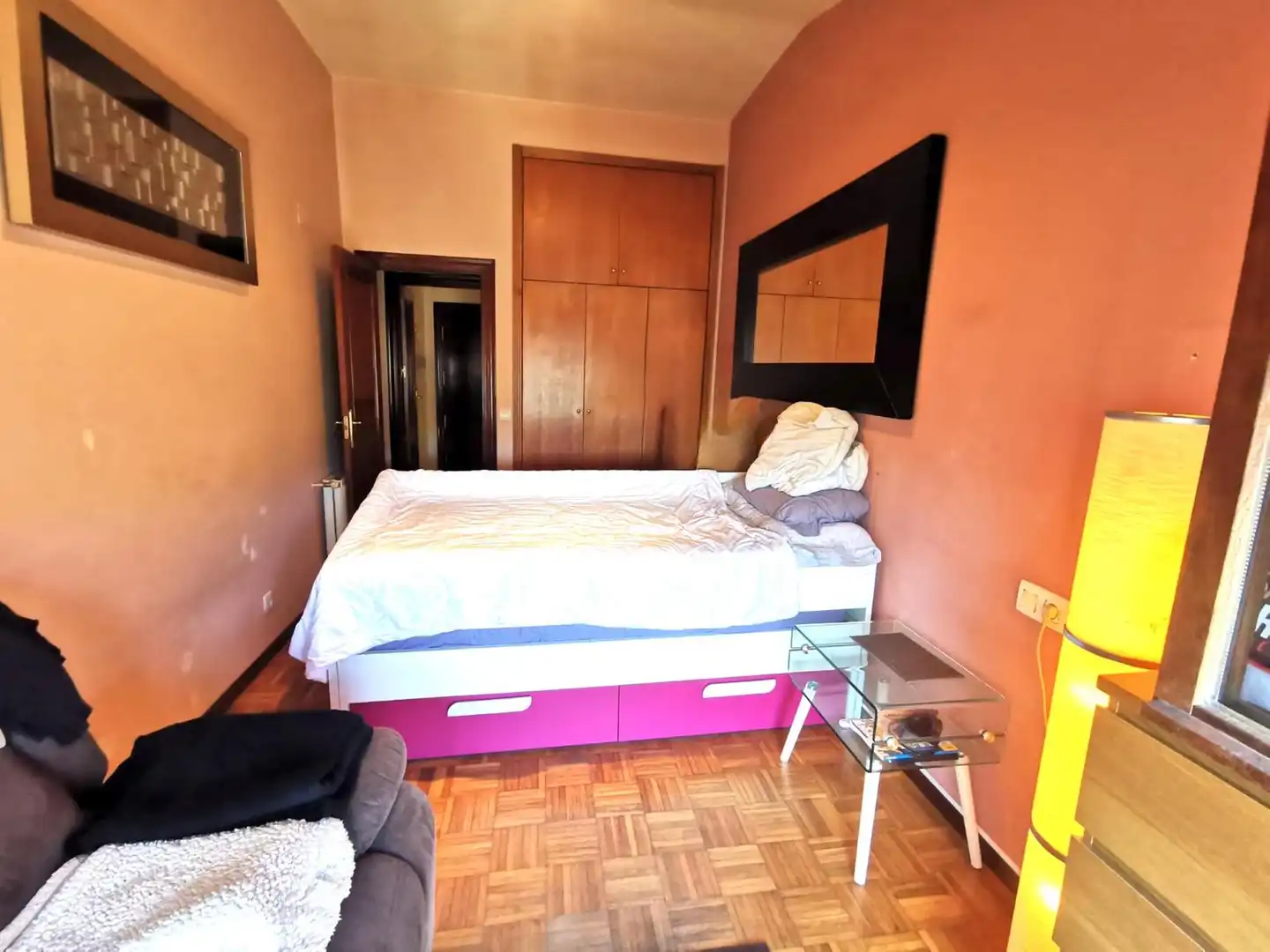 Habitación de Casa adosada en venta en Castro-Urdiales con Calefacción, Jardín privado y Amueblado