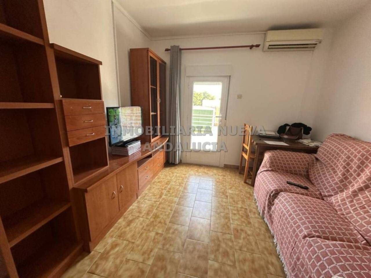 Habitación de Piso de alquiler en  Almería Capital con Aire acondicionado, Terraza y Amueblado