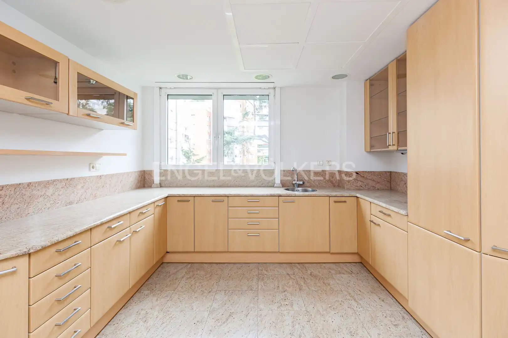 Küche von Wohnung zur Miete in Madrid mit Klimaanlage, Heizung und Privatgarten