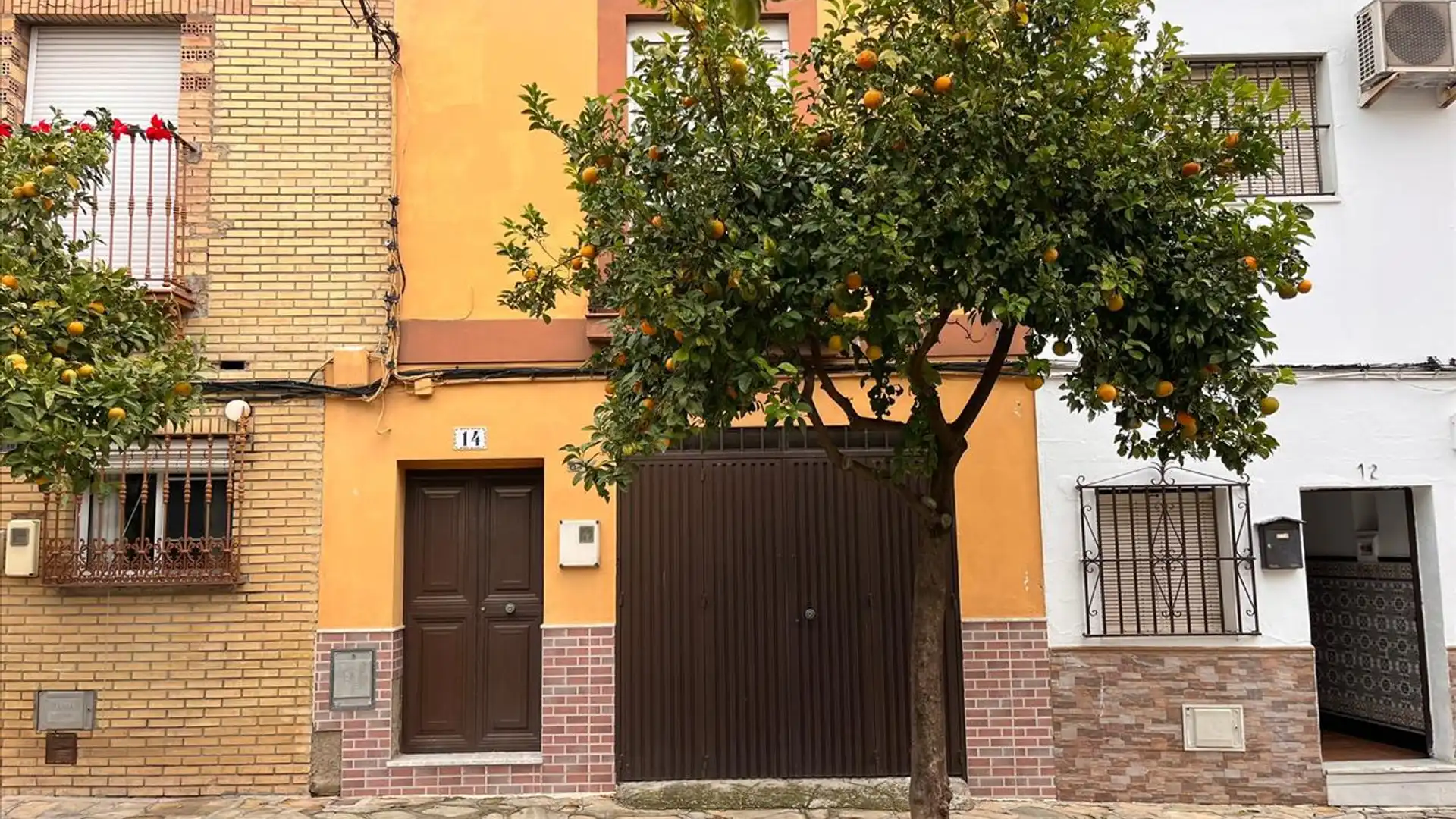 Vista exterior de Casa adosada en venta en Morón de la Frontera con Terraza y Balcón