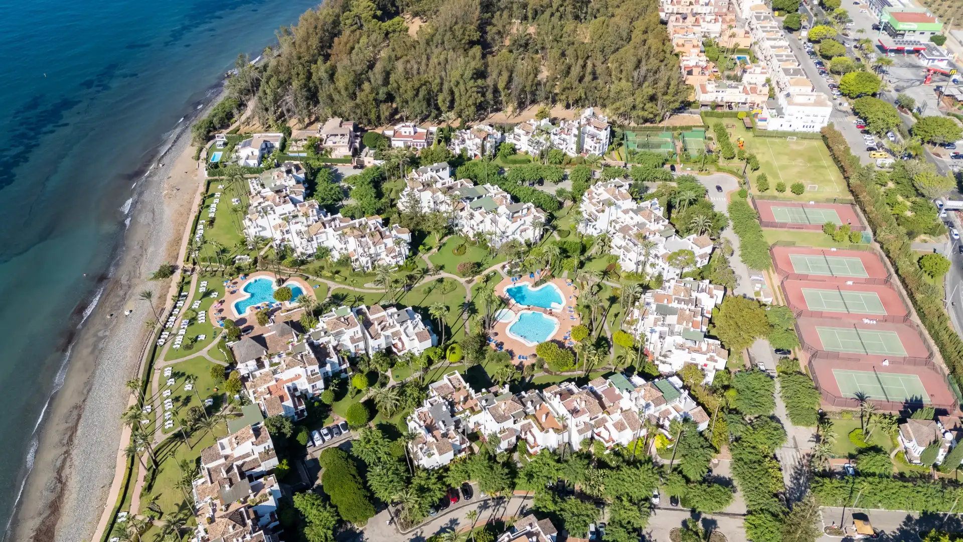 Exterior view of Ground floor for sale in Estepona  with Air Conditioner, Private garden and Terrace