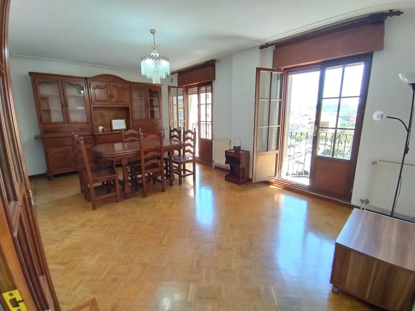Menjador de Pis en venda en Avilés amb Calefacció, Parquet i Terrassa