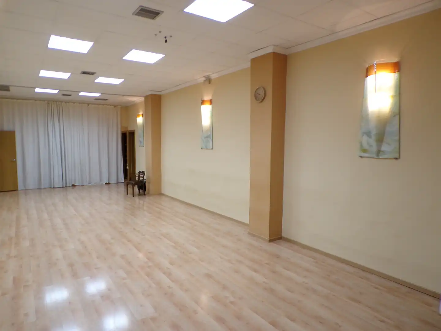 Office for sale in Valencia  with Air Conditioner, Heating and Internet