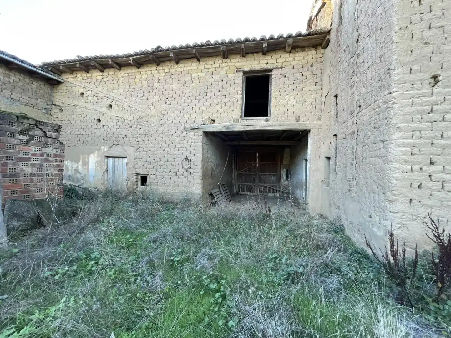 Vista exterior de Finca rústica en venda en Vegas del Condado amb Jardí privat