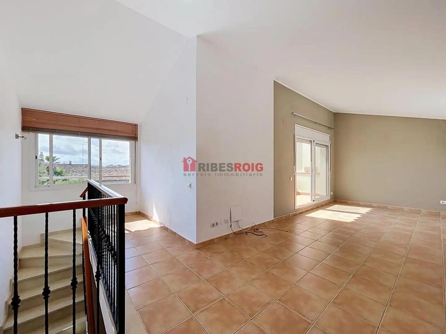 Sala d'estar de Casa adosada en venda en Sant Pere de Ribes amb Calefacció, Jardí privat i Terrassa