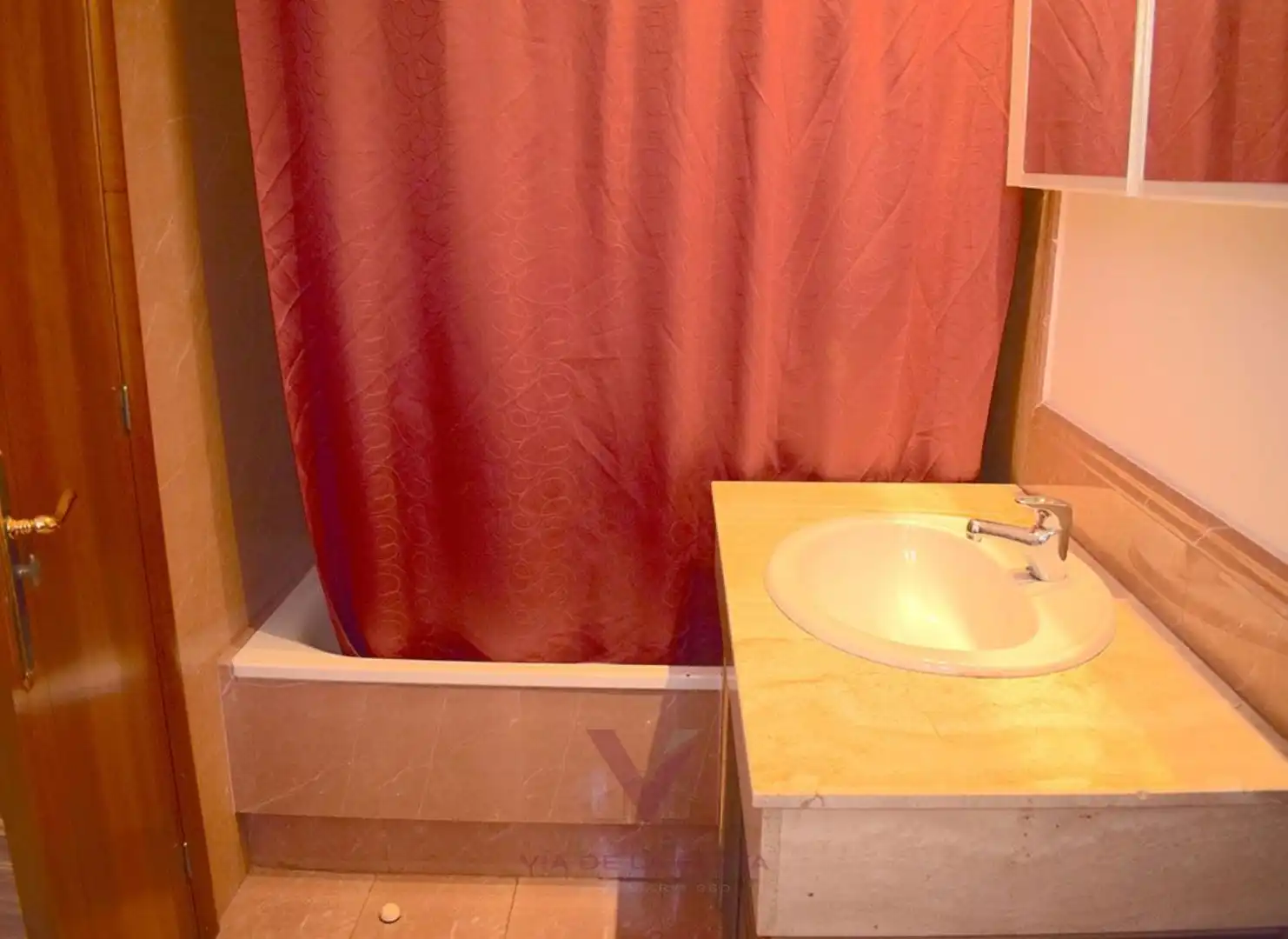 Bathroom of Flat for rent in Salamanca  with Heating, Furnished and Oven