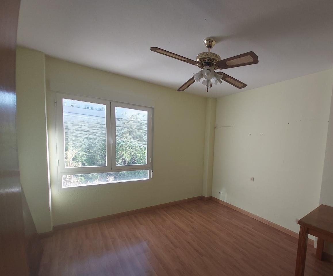 Bedroom of Flat for sale in  Madrid Capital  with Air Conditioner, Heating and Storage room