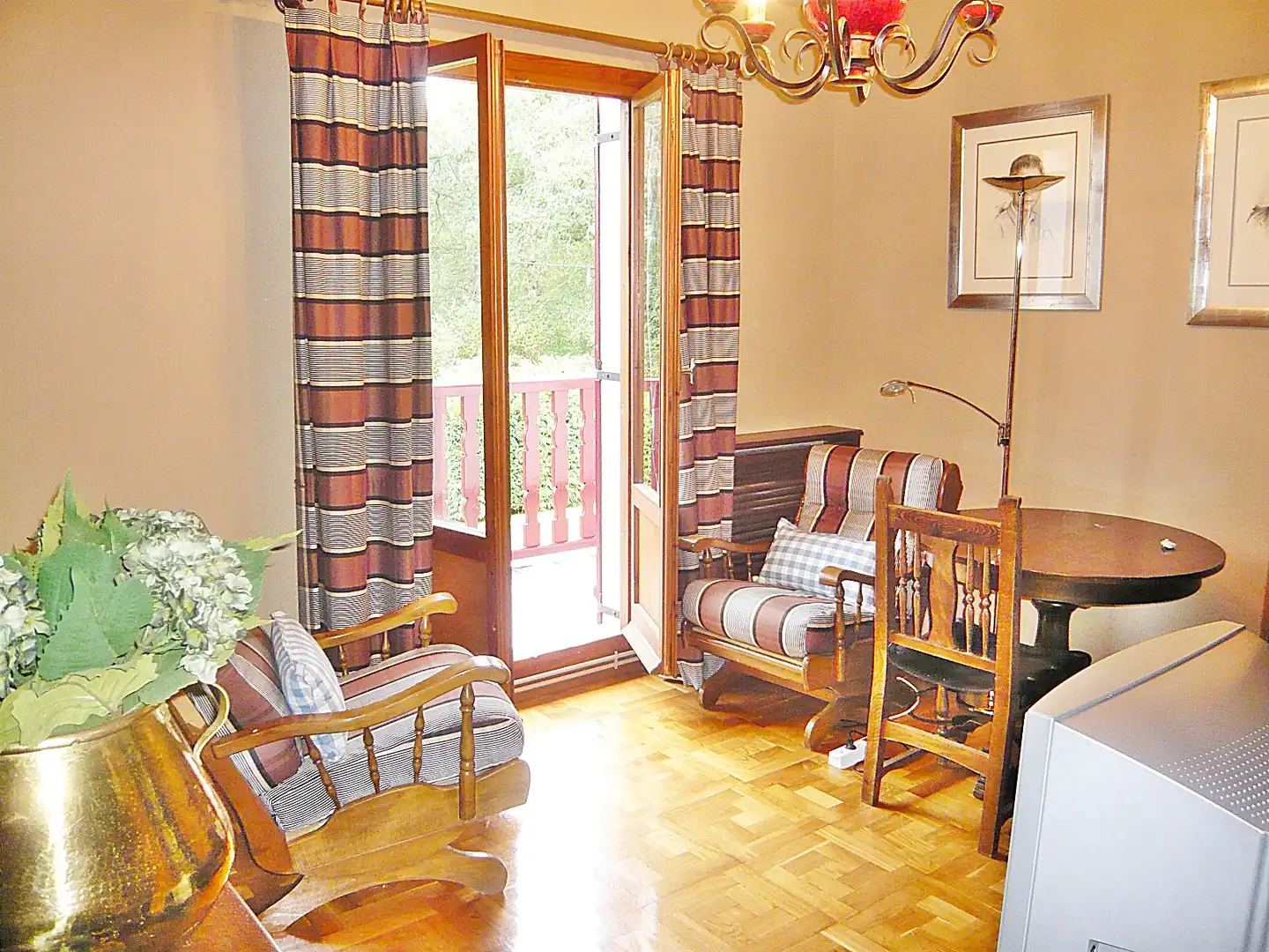 Sala d'estar de Casa o xalet en venda en Zuia amb Calefacció, Jardí privat i Terrassa