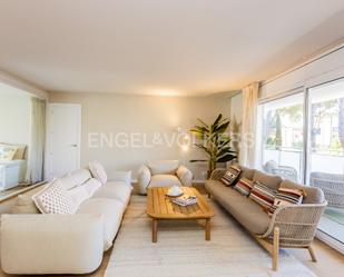 Sala d'estar de Apartament de lloguer en Castelldefels amb Aire condicionat, Calefacció i Parquet