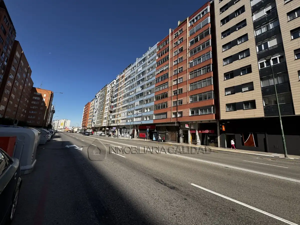 Vista exterior de Piso en venta en Burgos con Calefacción, Terraza y Trastero