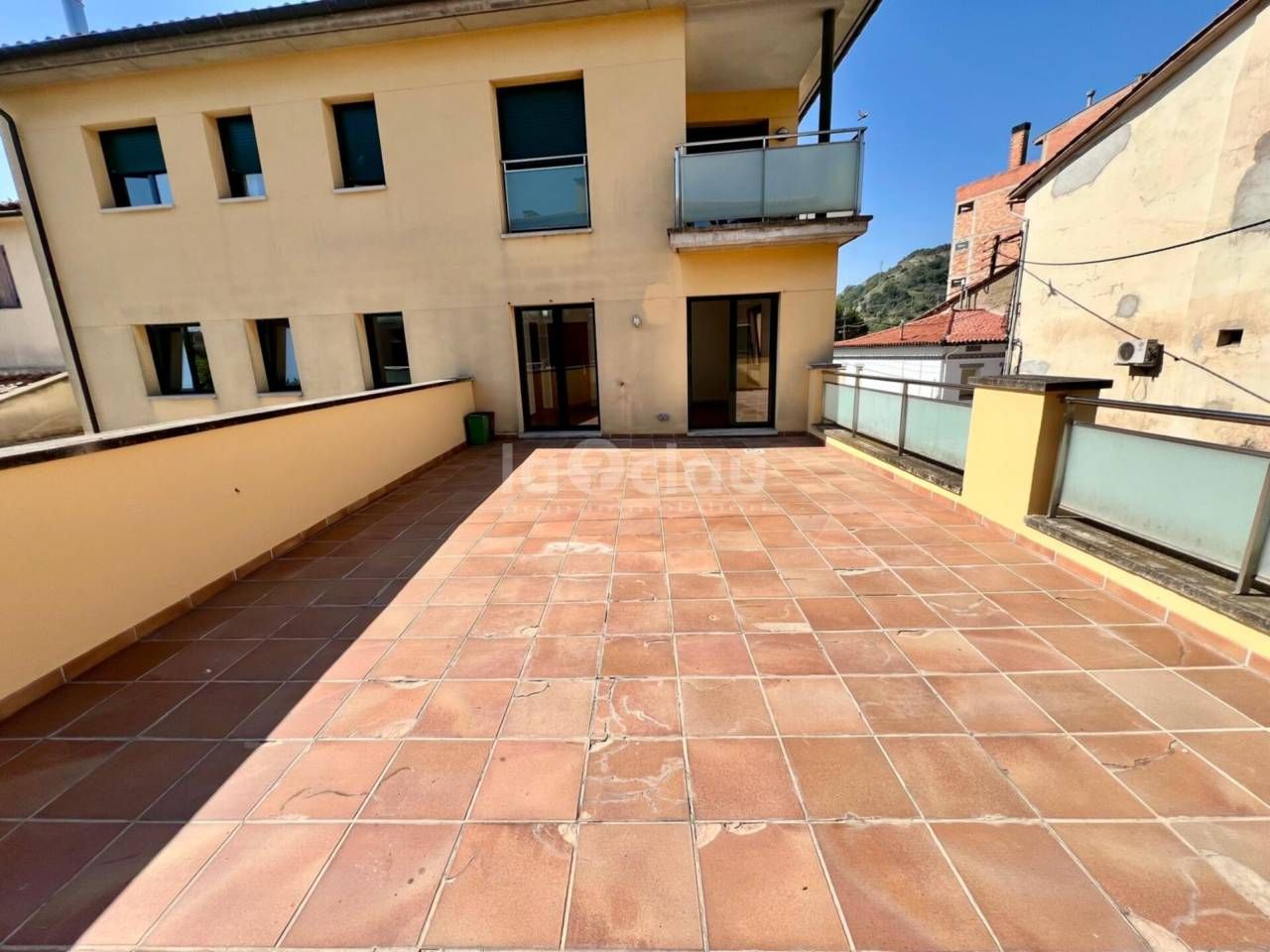 Terrassa de Pis en venda en Sant Hipòlit de Voltregà amb Calefacció, Parquet i Terrassa