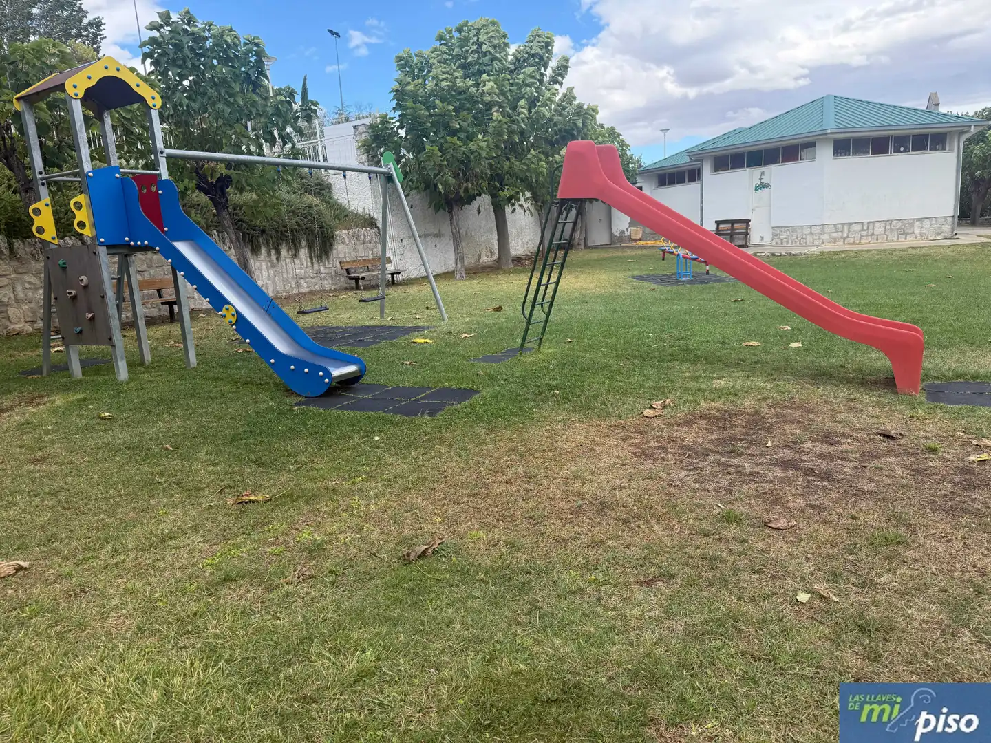 Parking de Casa o chalet en venta en Tudela de Duero con Calefacción, Jardín privado y Terraza