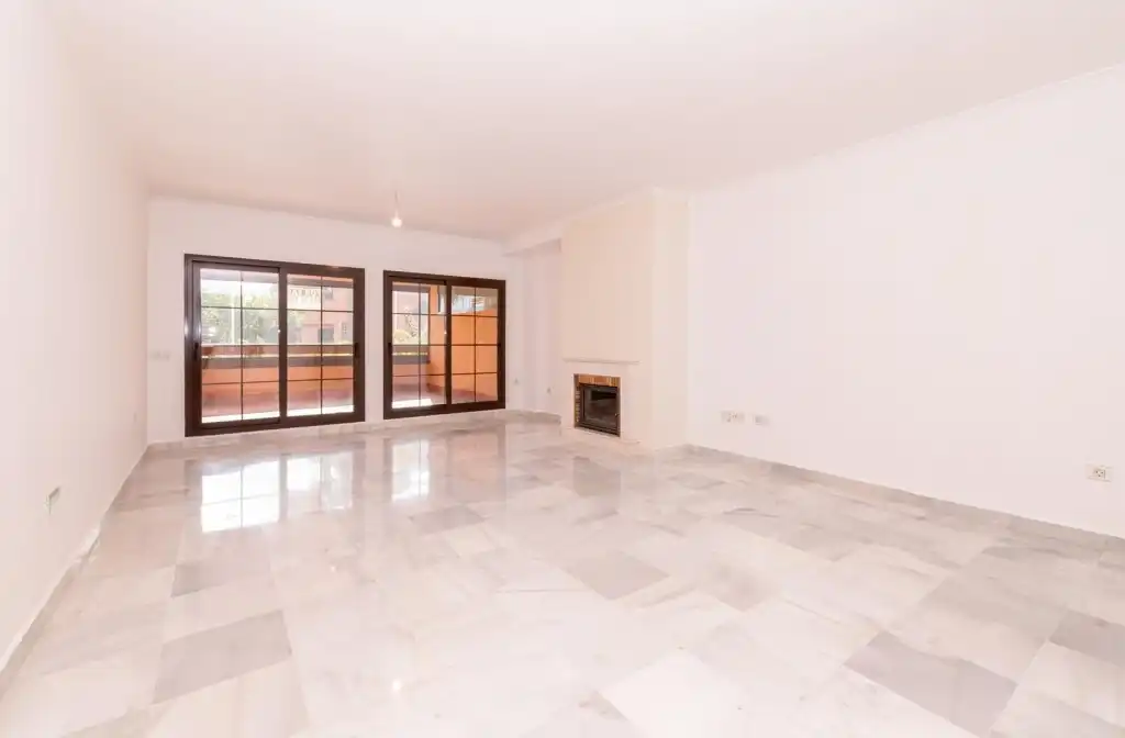 Apartamento con piscina en venta en Estepona Pueblo, imagen 13