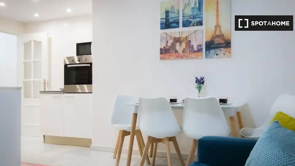 Cuina de Apartament per a compartir en Málaga amb Aire condicionat, Calefacció i Terrassa