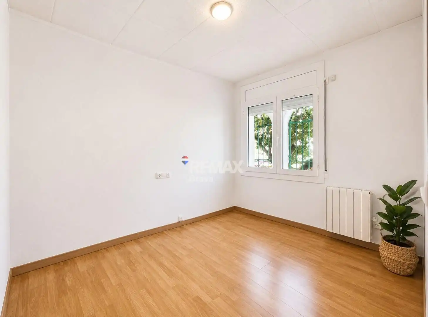 Bedroom of Houses for sale in Roses  with Air Conditioner, Private garden and Parquet flooring