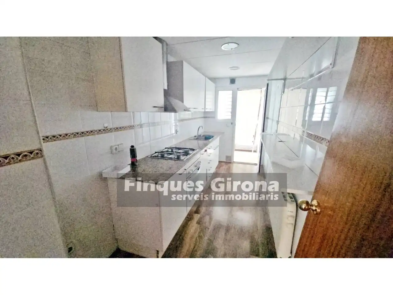 Cuina de Pis en venda en Girona amb Calefacció, Parquet i Balcó