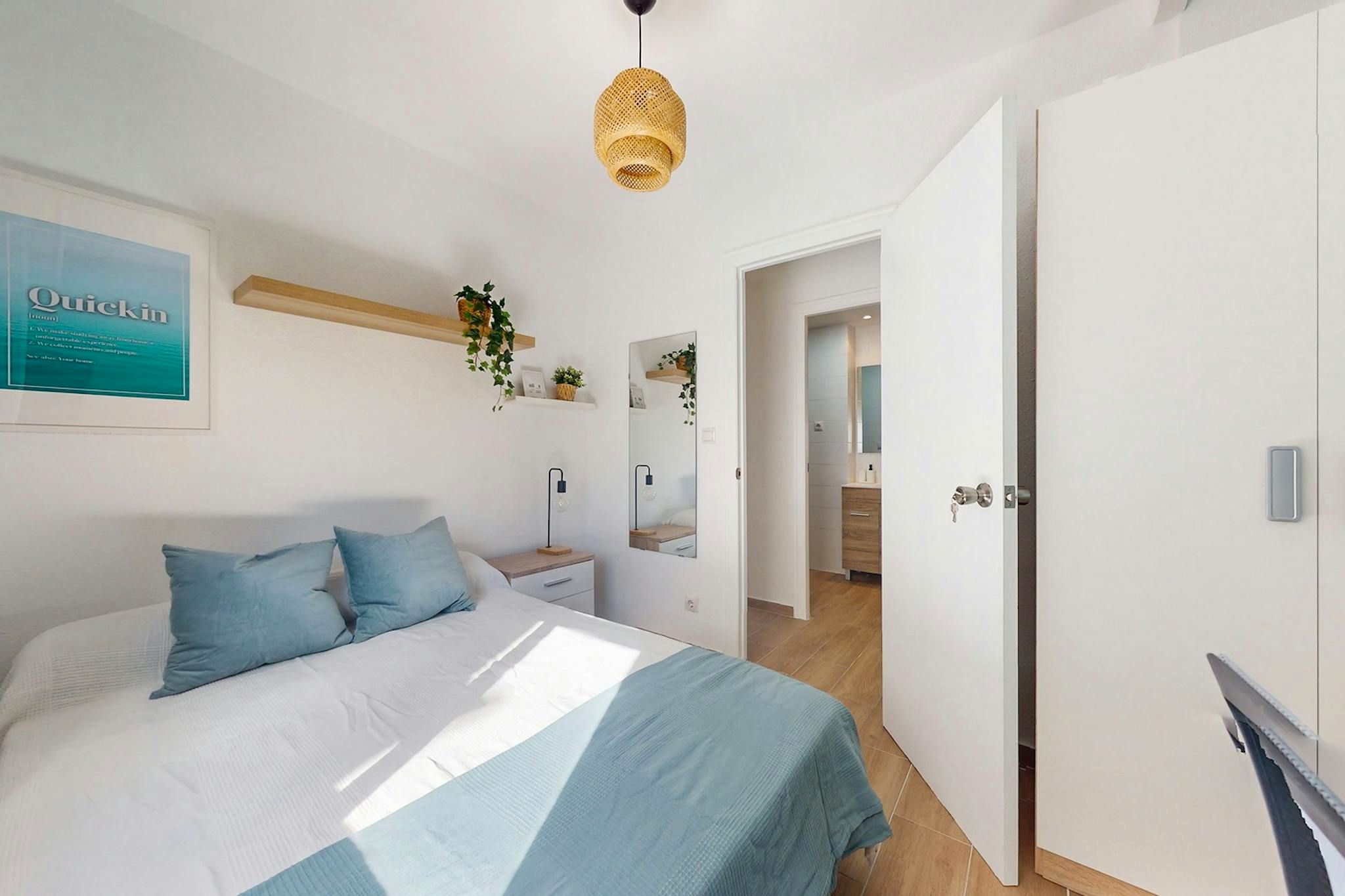 Bedroom of Flat to share in  Valencia Capital  with Furnished, Washing machine and TV