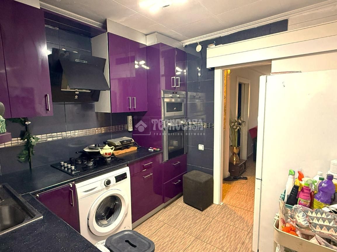 Kitchen of Flat for sale in  Zaragoza Capital  with Air Conditioner, Heating and Balcony