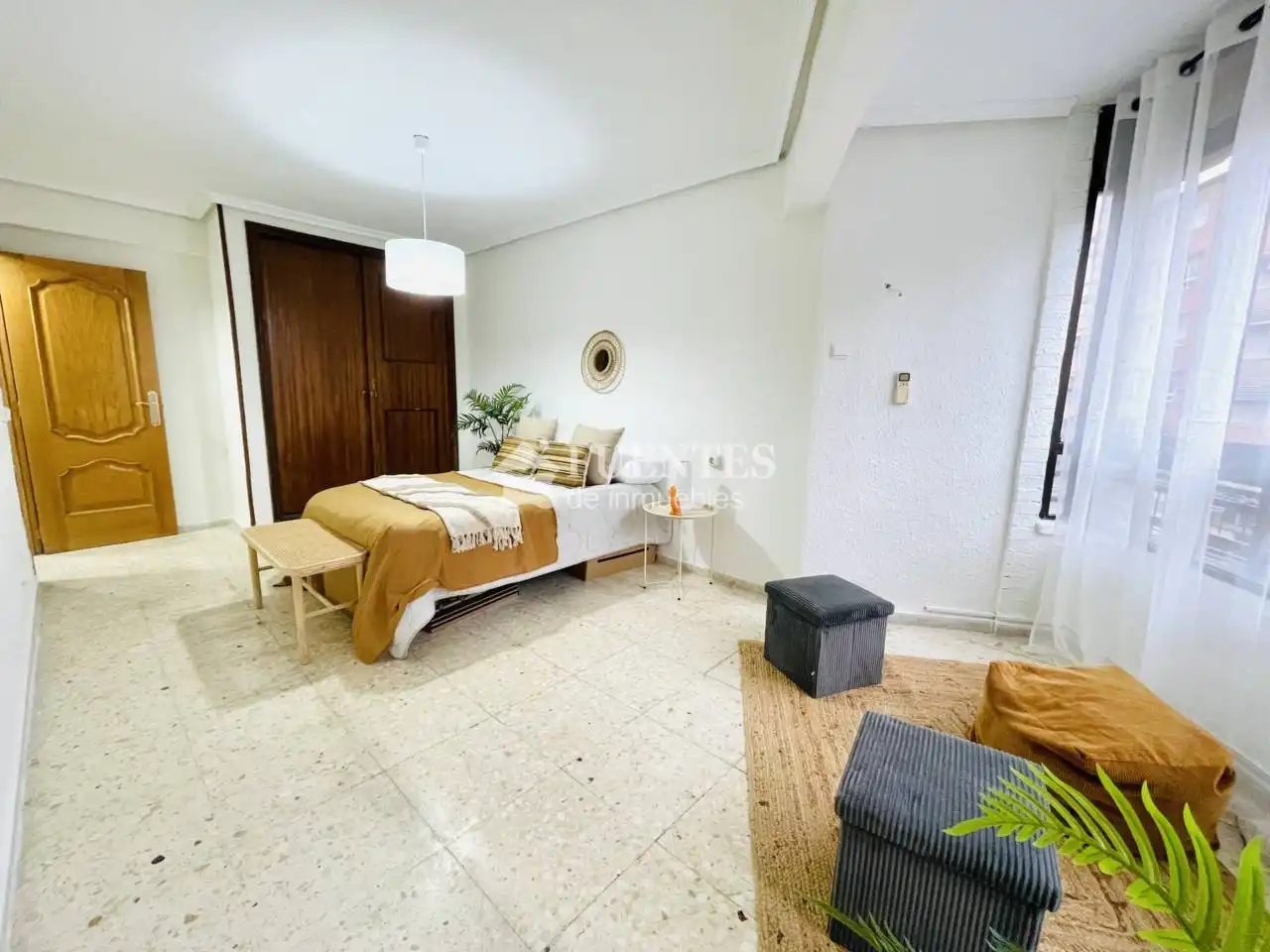 Habitación de Piso en venta en Alicante / Alacant con Aire acondicionado y Terraza