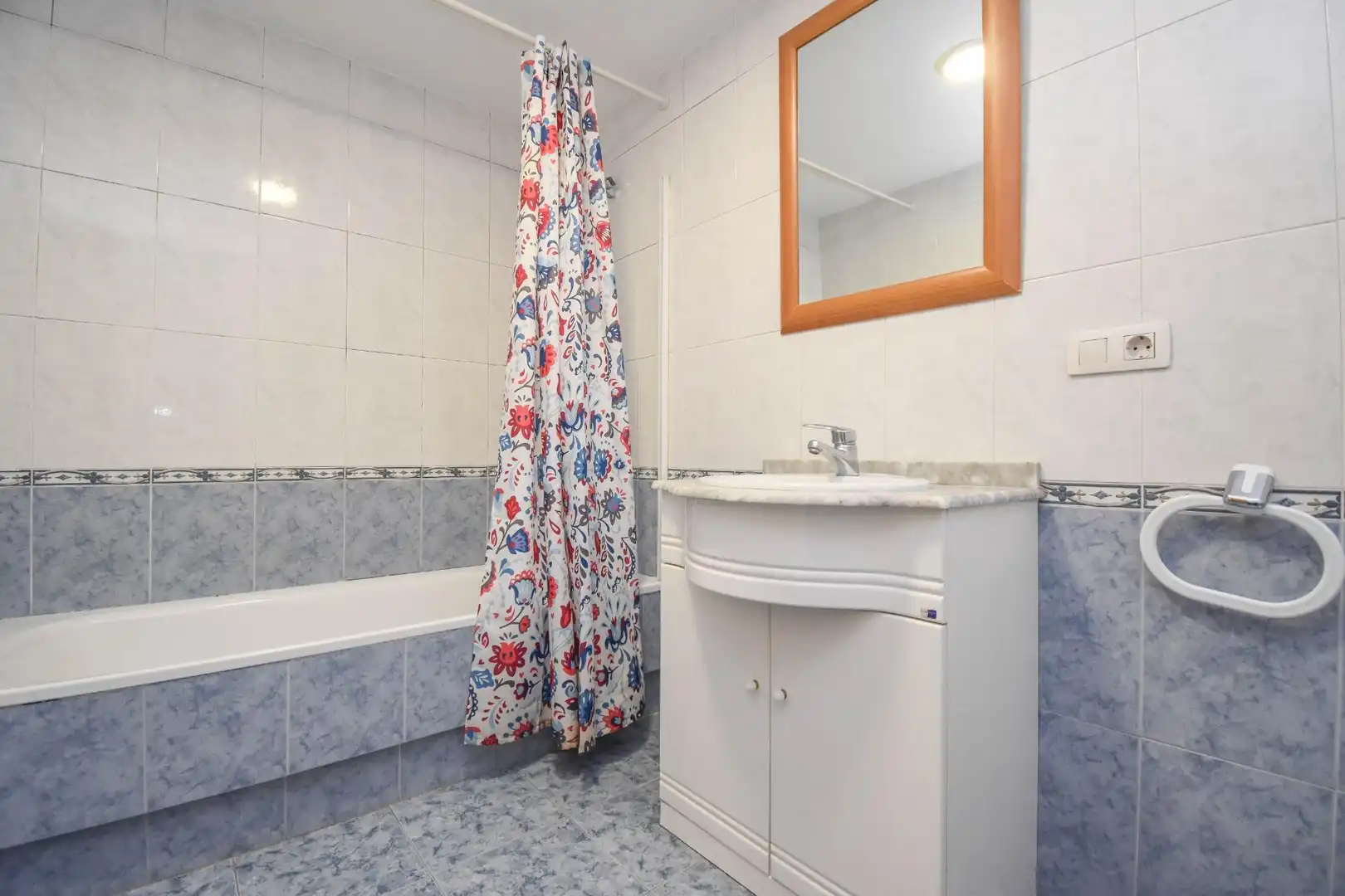 Bathroom of Flat for rent in Culleredo  with Heating, Storage room and Balcony