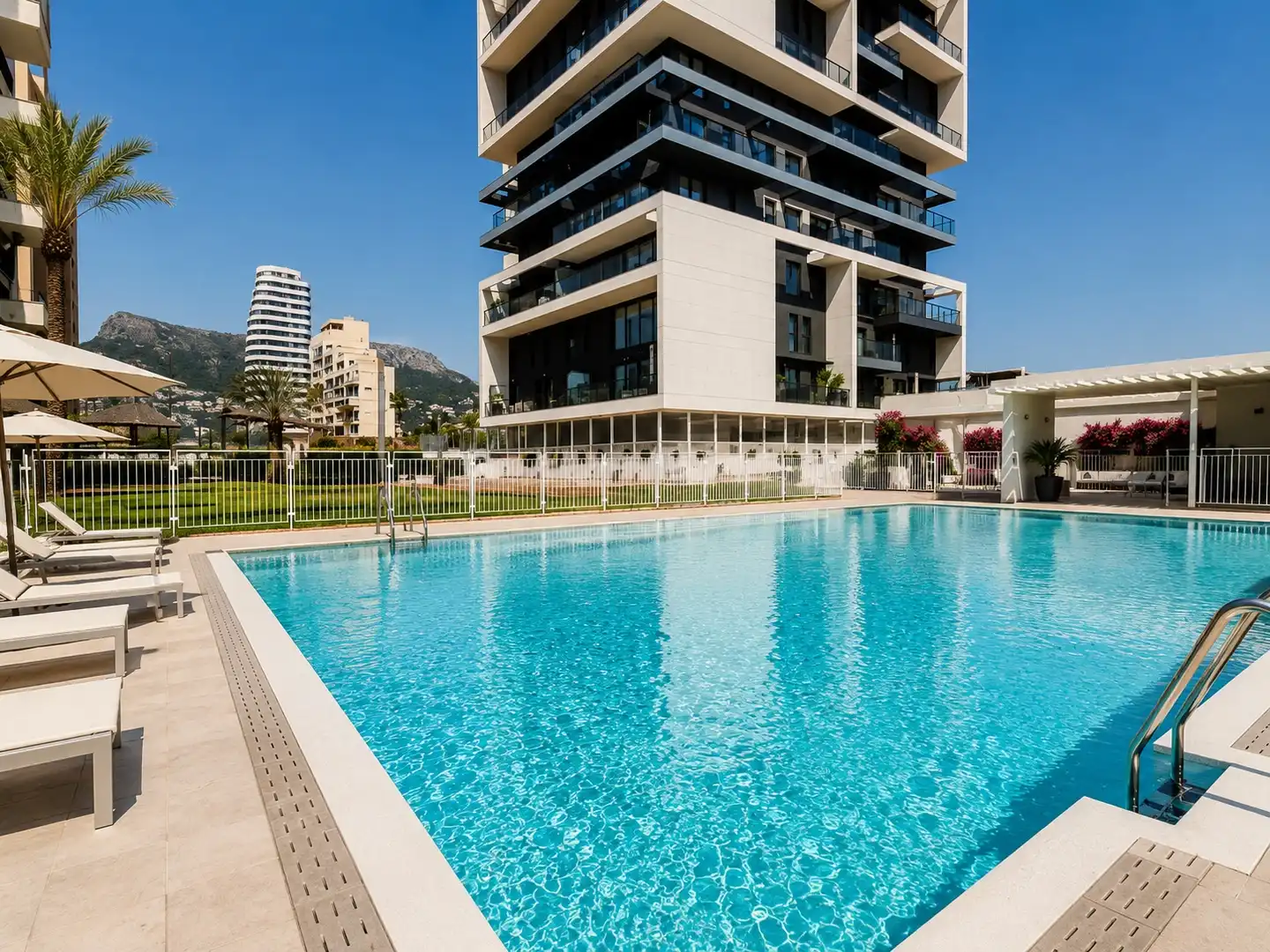Apartamento con jardín en venta en Marisol Park - Ortembach - Los Almendros