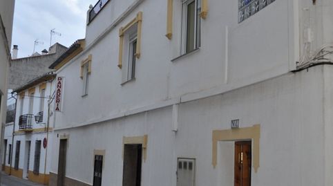 Venta de casa en Dúrcal con bajo comercial.