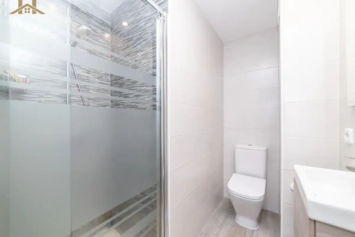 Bathroom of Flat for sale in Alcorcón  with Air Conditioner, Heating and Terrace