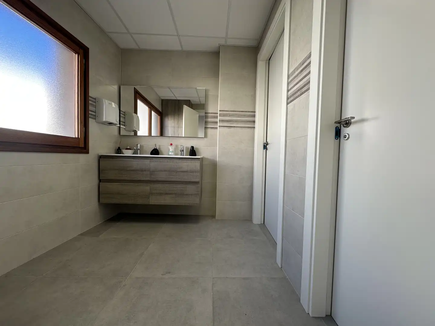 Baño de Oficina de alquiler en Cervera con Aire acondicionado y Calefacción