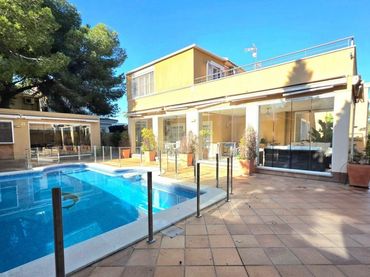 Villa avec piscine à vendre à Calle Calle Miguel de Unamuno-Campoamor