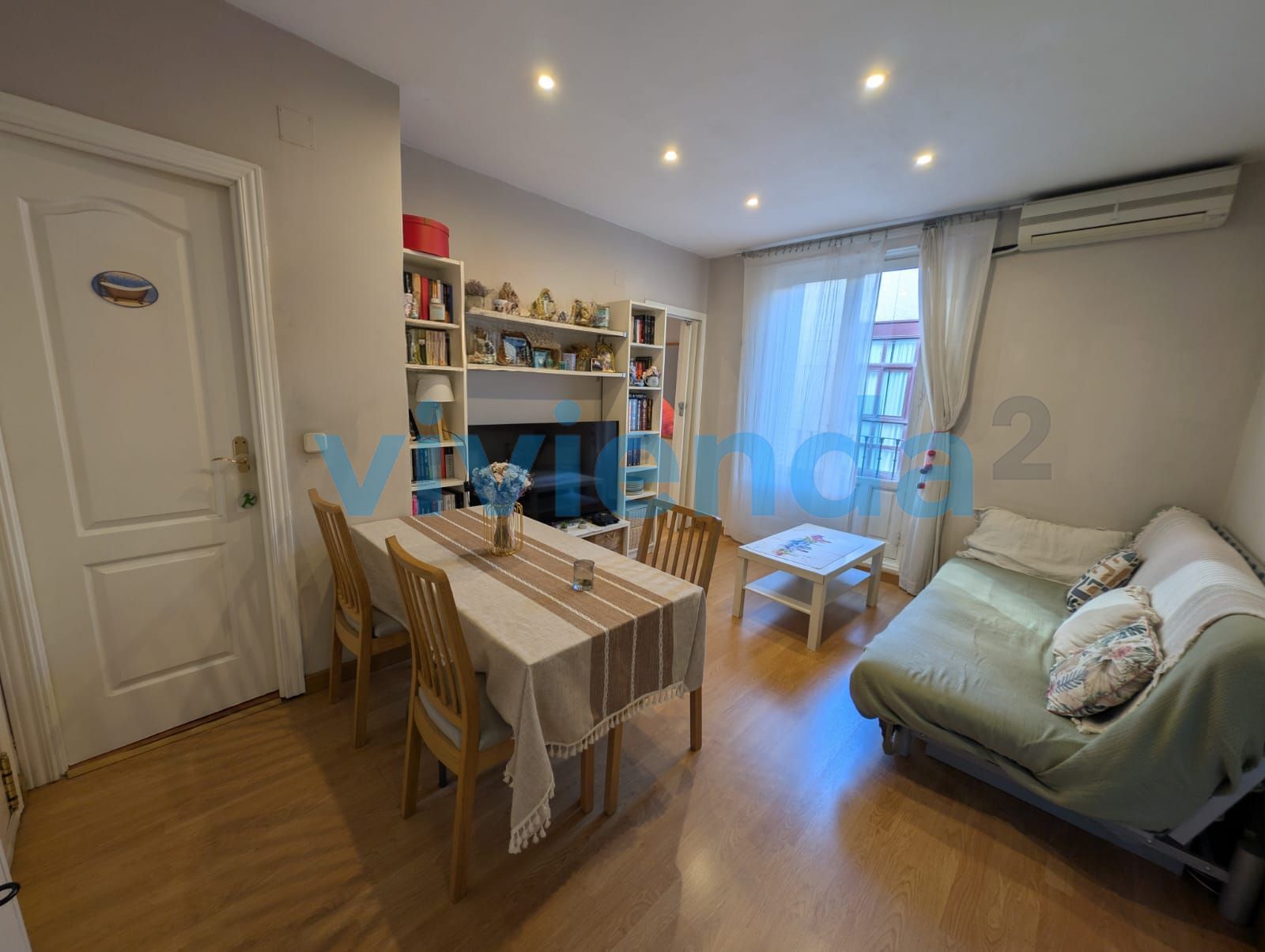 Living room of Flat for sale in  Madrid Capital  with Air Conditioner, Heating and Balcony