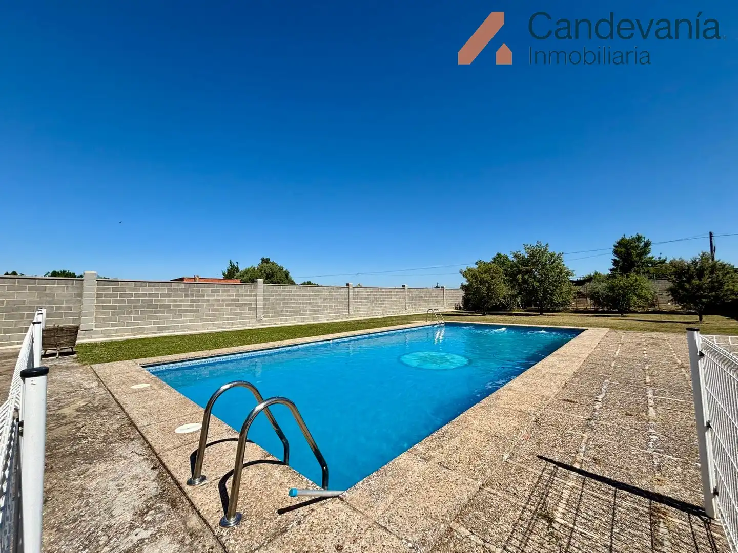 Piscina de Casa o chalet en venta en San Mateo de Gállego con Aire acondicionado, Calefacción y Jardín privado