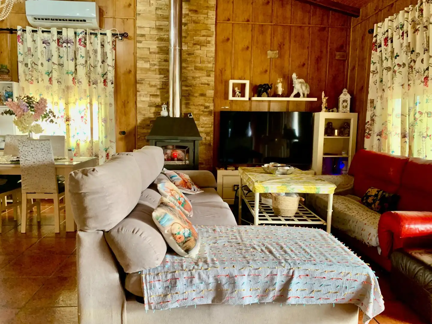 Sala de estar de Casa o chalet en venta en Lora del Río con Aire acondicionado, Calefacción y Jardín privado