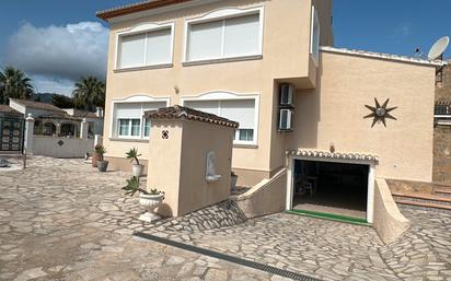 Vista exterior de Casa o xalet en venda en Real de Gandia amb Aire condicionat, Terrassa i Piscina