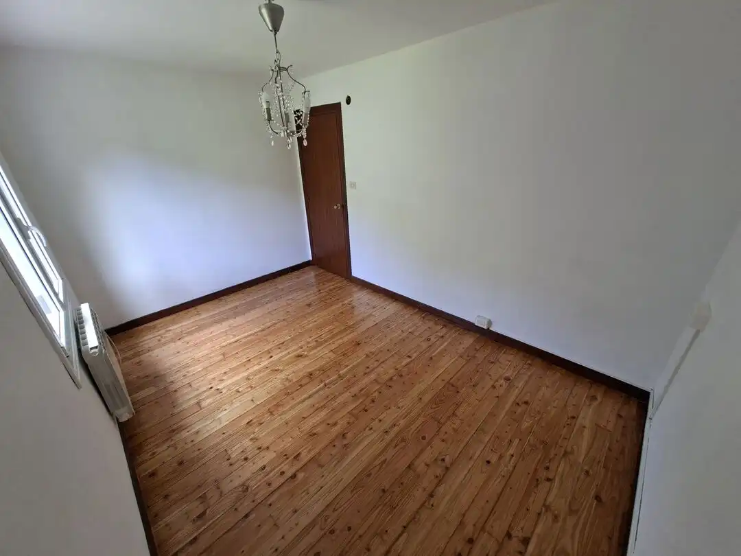 Habitación de Piso en venta en Mañaria con Calefacción y Balcón