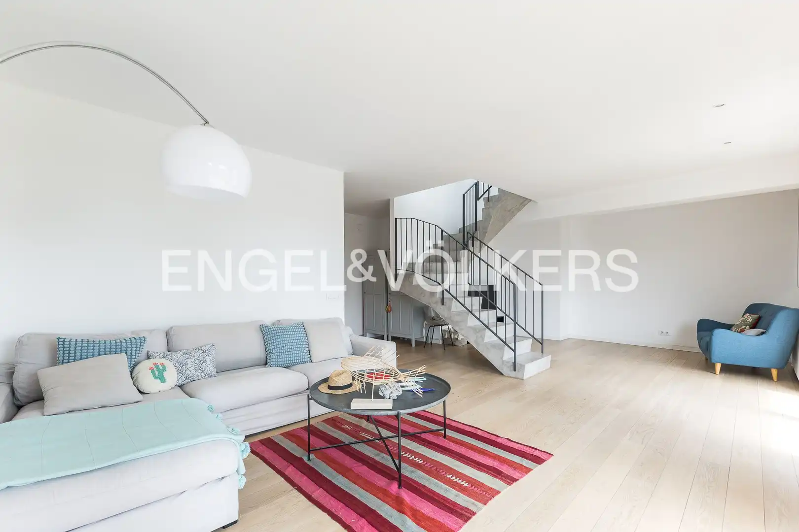 Sala d'estar de Àtic de lloguer en Barcelona amb Aire condicionat, Calefacció i Parquet