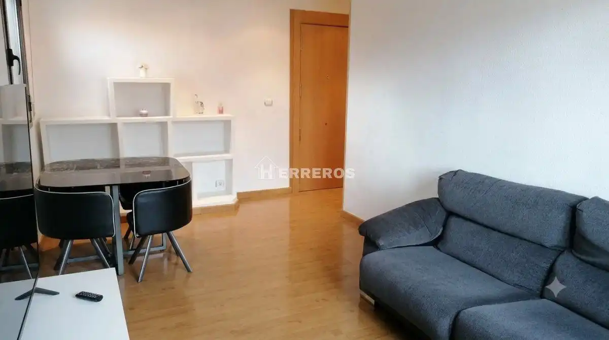 Sala d'estar de Apartament en venda en  Logroño amb Calefacció i Parquet