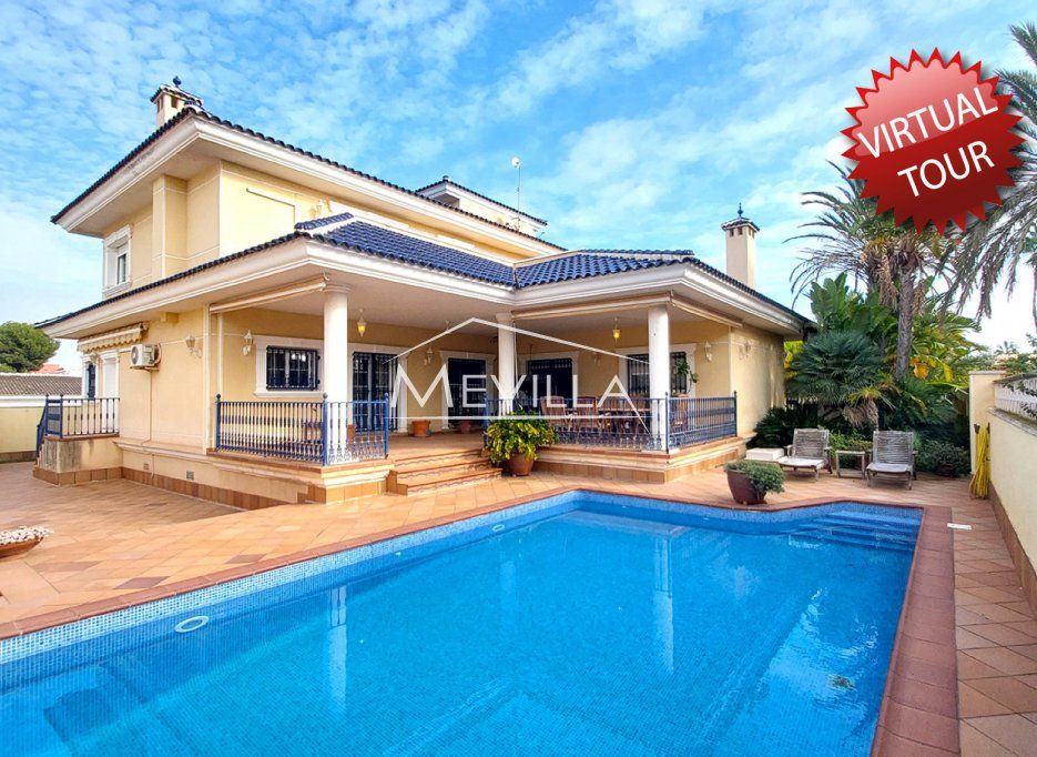Exterior view of House or chalet for sale in Torrevieja  with Air Conditioner, Terrace and Swimming Pool