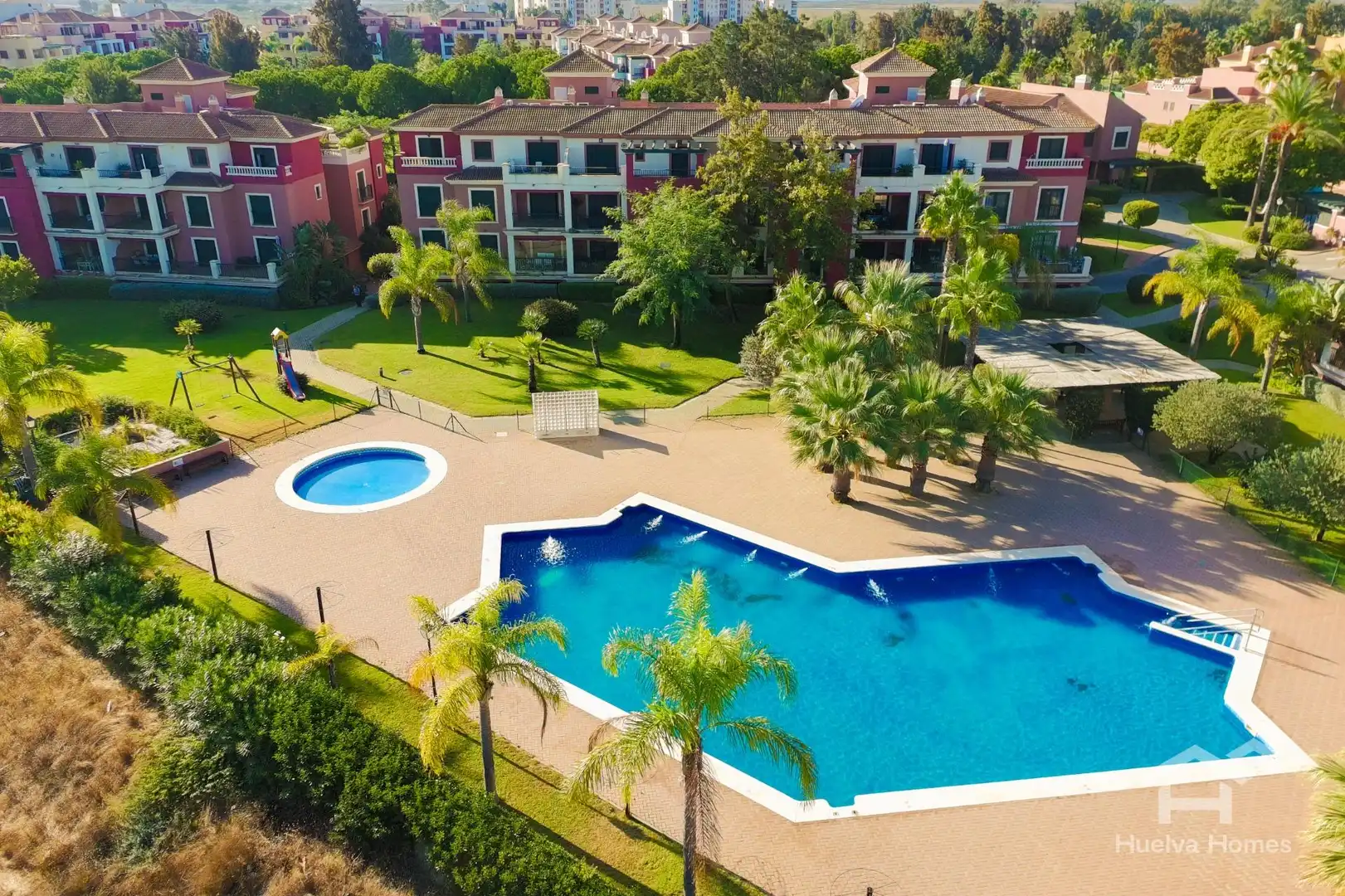 Piscina de Apartament en venda en Ayamonte amb Aire condicionat, Calefacció i Jardí privat