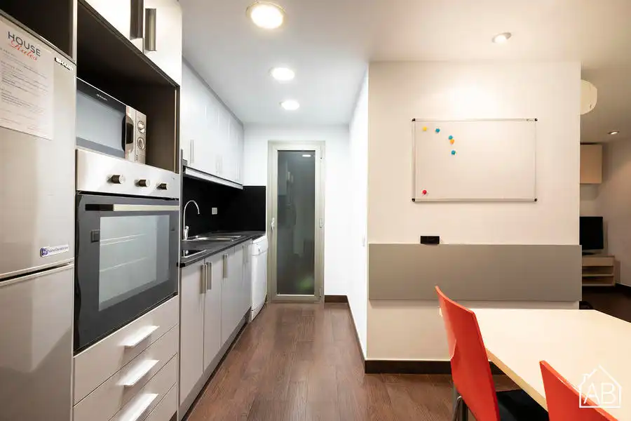 Küche von Wohnungen zum Verkauf in Barcelona mit Möbliert und Balkon