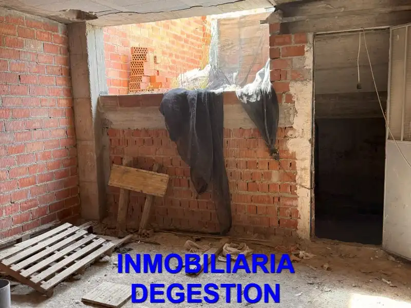 Casa adosada en venda en Linares amb Terrassa i Balcó
