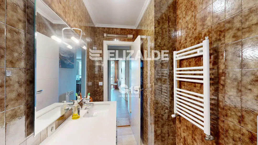 Baño de Piso en venta en Donostia - San Sebastián  con Calefacción, Trastero y Balcón