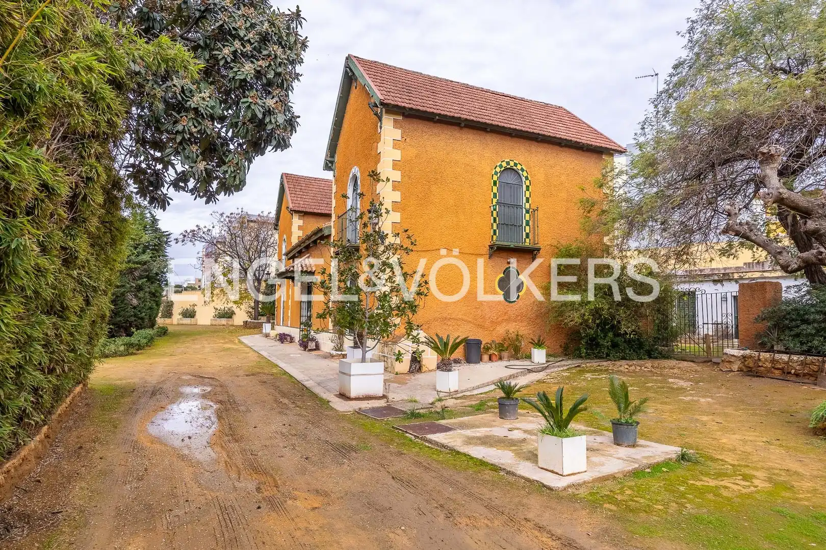 Vista exterior de Casa o chalet en venta en Alcalá de Guadaira con Calefacción