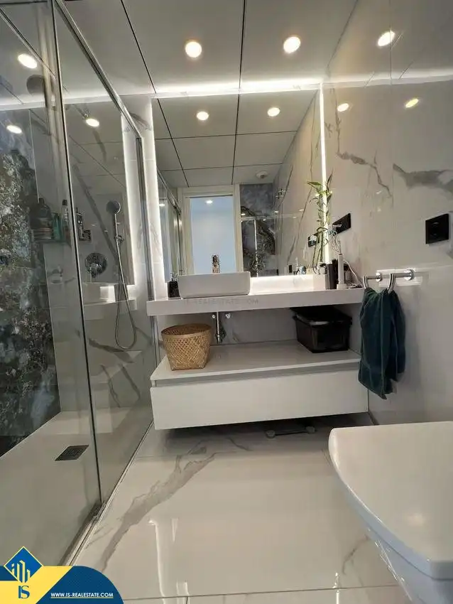 Bany de Àtic en venda en Alicante / Alacant amb Terrassa, Moblat i Piscina comunitària
