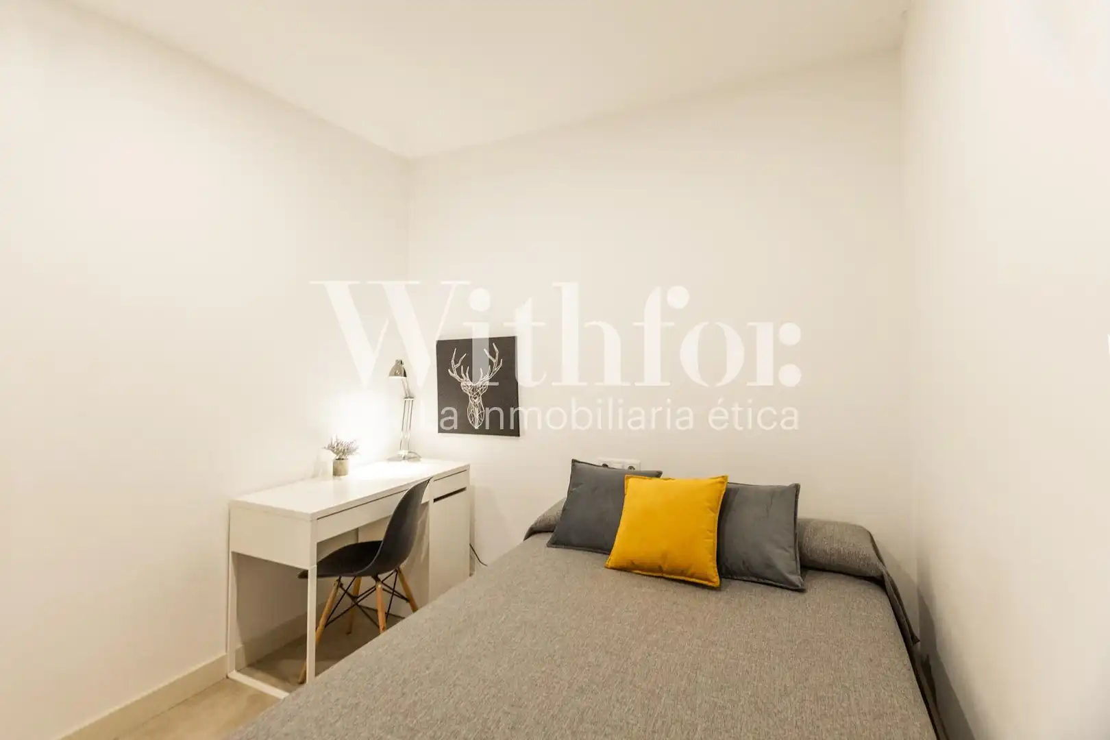 Bedroom of Flat for sale in Barcelona  with Air Conditioner, Heating and Balcony