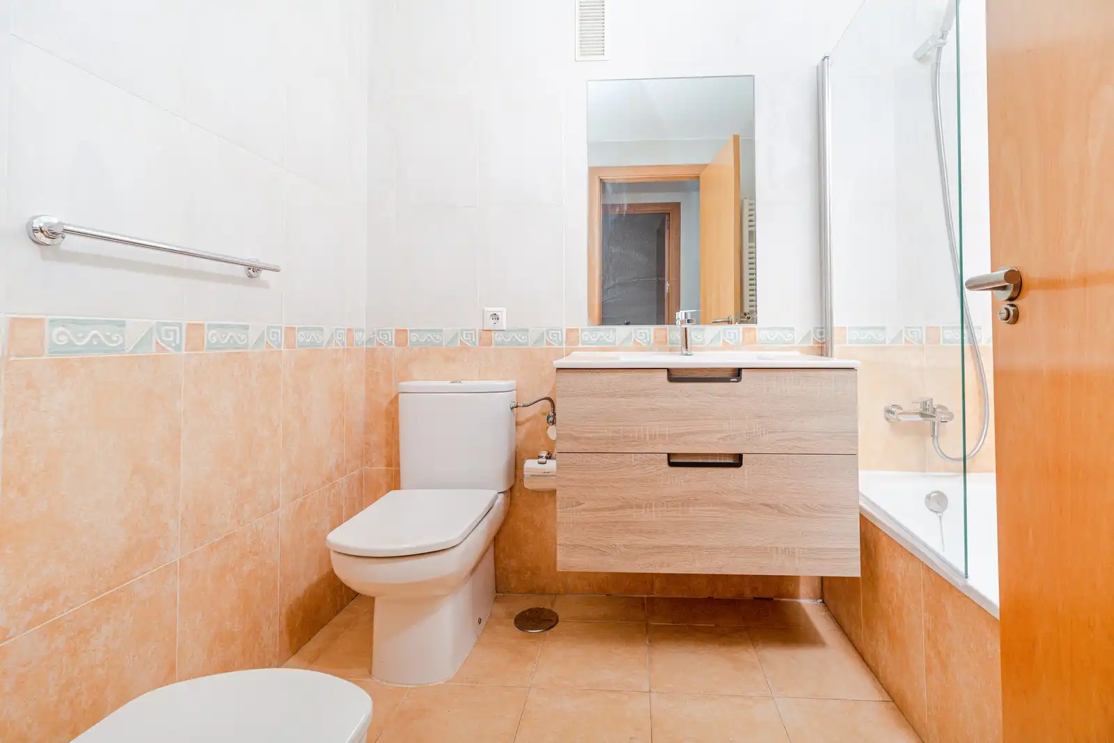 Baño de Piso en venta en Alicante / Alacant con Aire acondicionado, Terraza y Trastero