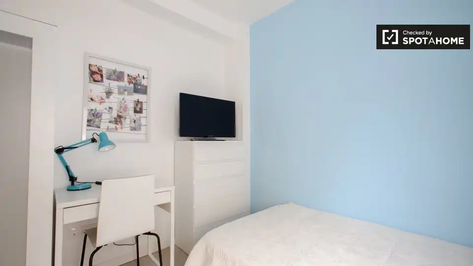 Bedroom of Flat for rent in Burjassot  with Air Conditioner, Heating and Furnished